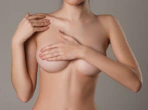 Quelle est la durée de vie d’un implant mammaire ? | Dr Duly & Dr Robiolle | Toulouse